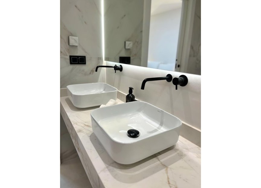 Resale - Ground floor apartment - Marbella - Nueva Andalucia