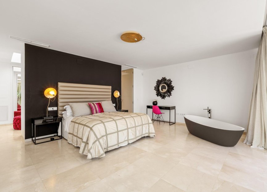 Resale - House - Detached Villa - Marbella - Marbella Centro