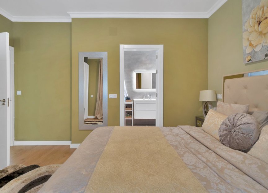 Resale - House - Detached Villa - Estepona - Estepona Centro