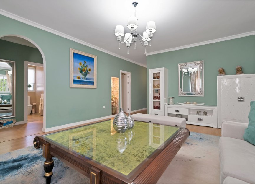 Resale - House - Detached Villa - Estepona - Estepona Centro