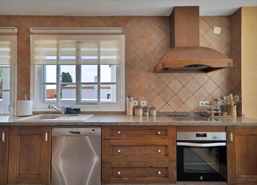 Resale - House - Detached Villa - Estepona - Estepona Centro