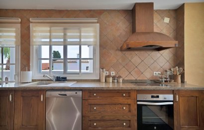 Resale - House - Detached Villa - Estepona - Estepona Centro