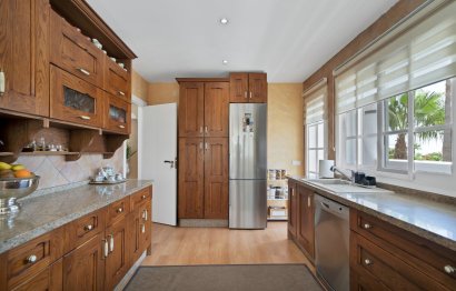 Resale - House - Detached Villa - Estepona - Estepona Centro