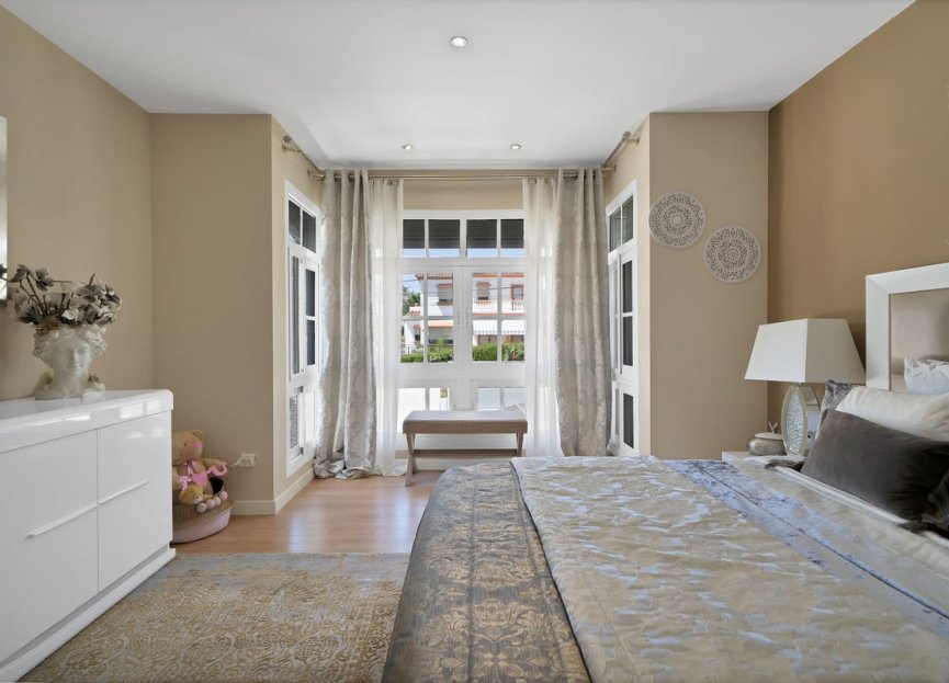 Resale - House - Detached Villa - Estepona - Estepona Centro