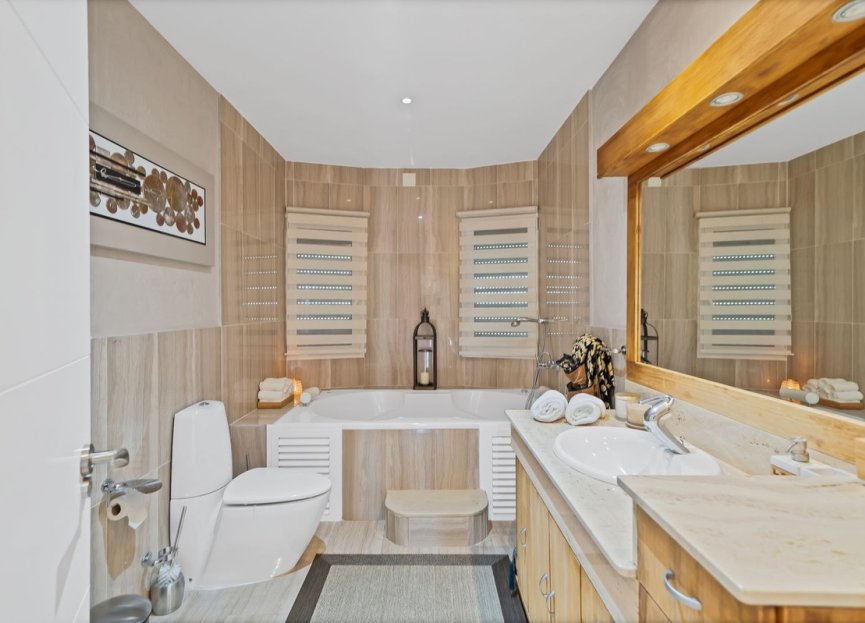 Resale - House - Detached Villa - Estepona - Estepona Centro