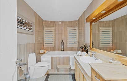 Resale - House - Detached Villa - Estepona - Estepona Centro