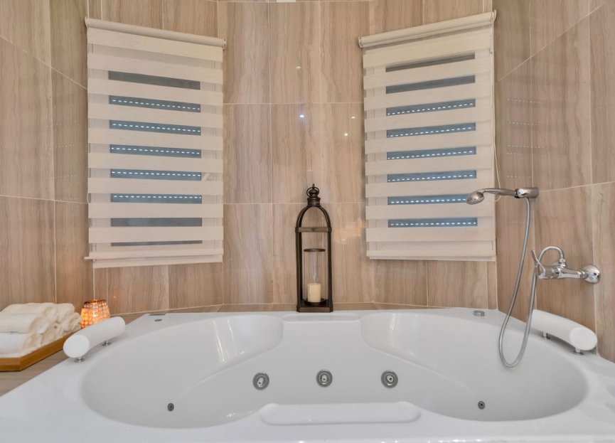 Resale - House - Detached Villa - Estepona - Estepona Centro