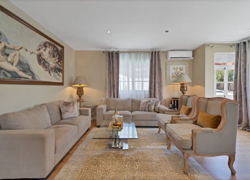 Resale - House - Detached Villa - Estepona - Estepona Centro