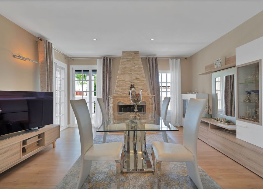 Resale - House - Detached Villa - Estepona - Estepona Centro