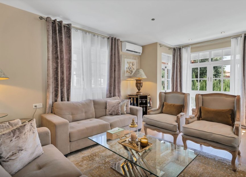 Resale - House - Detached Villa - Estepona - Estepona Centro