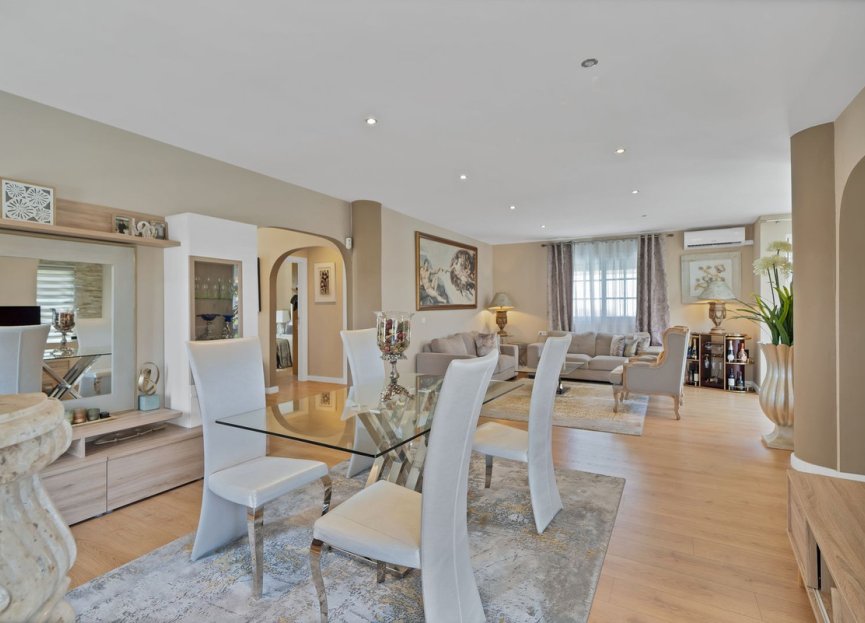 Resale - House - Detached Villa - Estepona - Estepona Centro