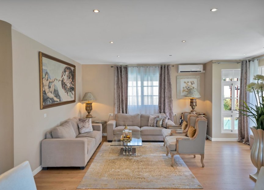 Resale - House - Detached Villa - Estepona - Estepona Centro