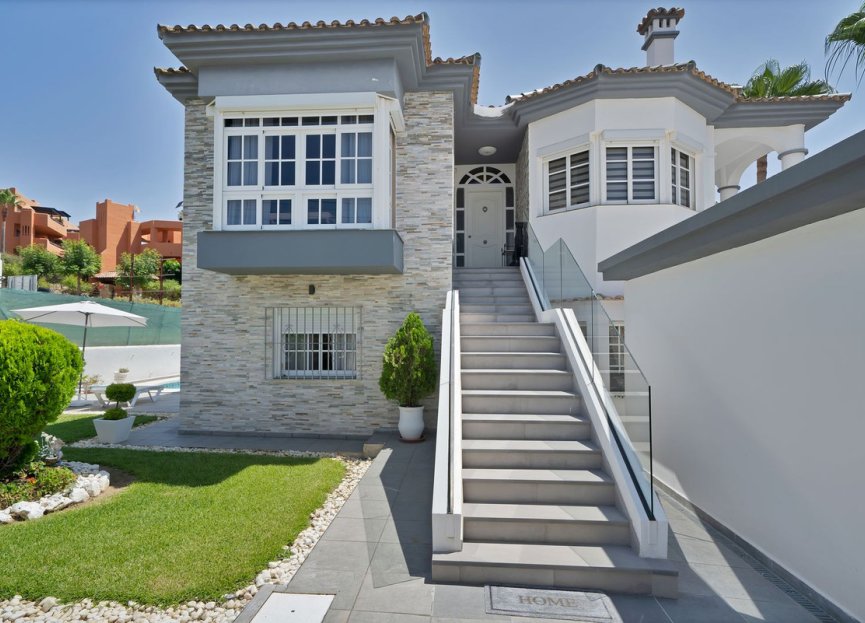 Resale - House - Detached Villa - Estepona - Estepona Centro