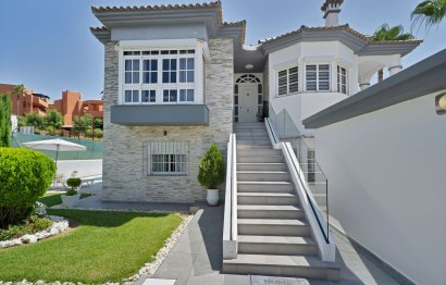 Resale - House - Detached Villa - Estepona - Estepona Centro