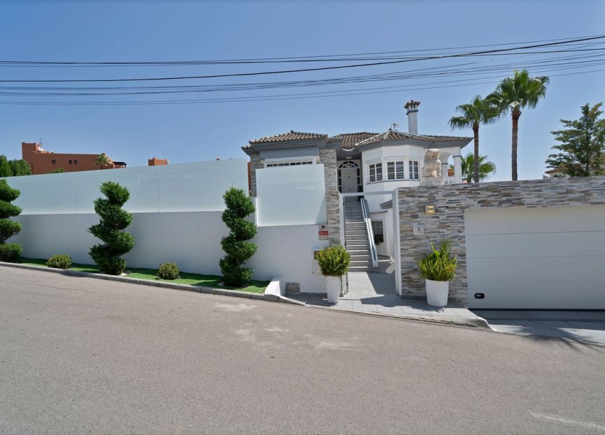 Resale - House - Detached Villa - Estepona - Estepona Centro