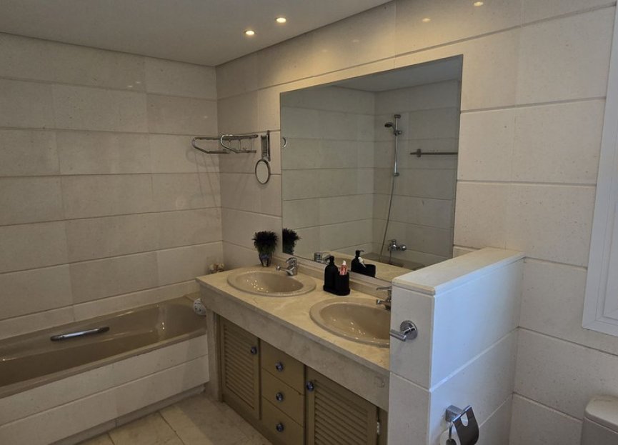 Resale - Apartment - Penthouse - Estepona - Estepona Centro