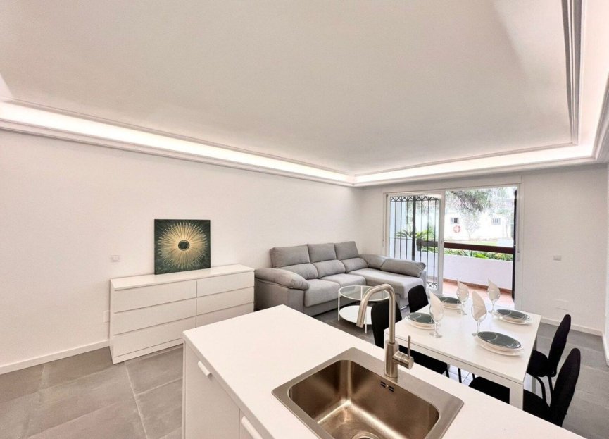 Resale - Ground floor apartment - Estepona - Costalita