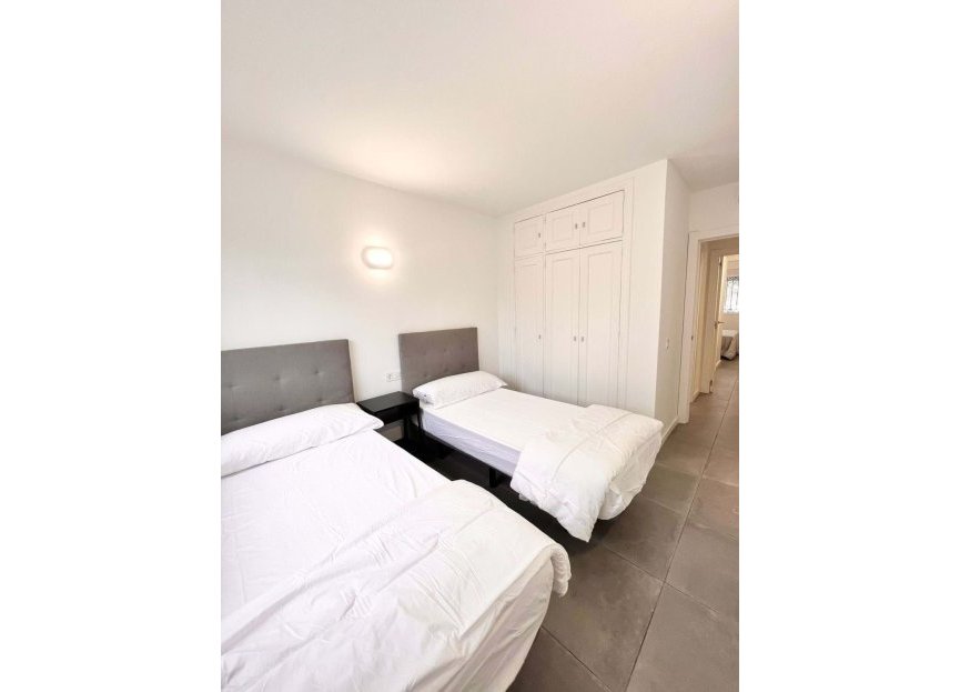 Resale - Ground floor apartment - Estepona - Costalita