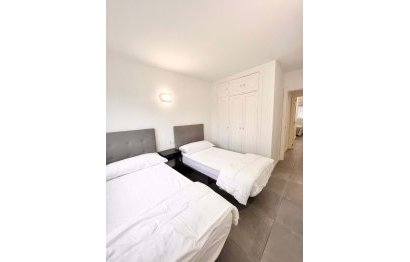 Resale - Ground floor apartment - Estepona - Costalita