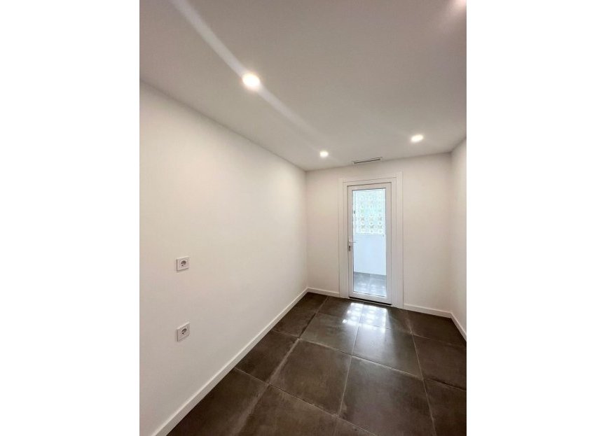 Resale - Ground floor apartment - Estepona - Costalita