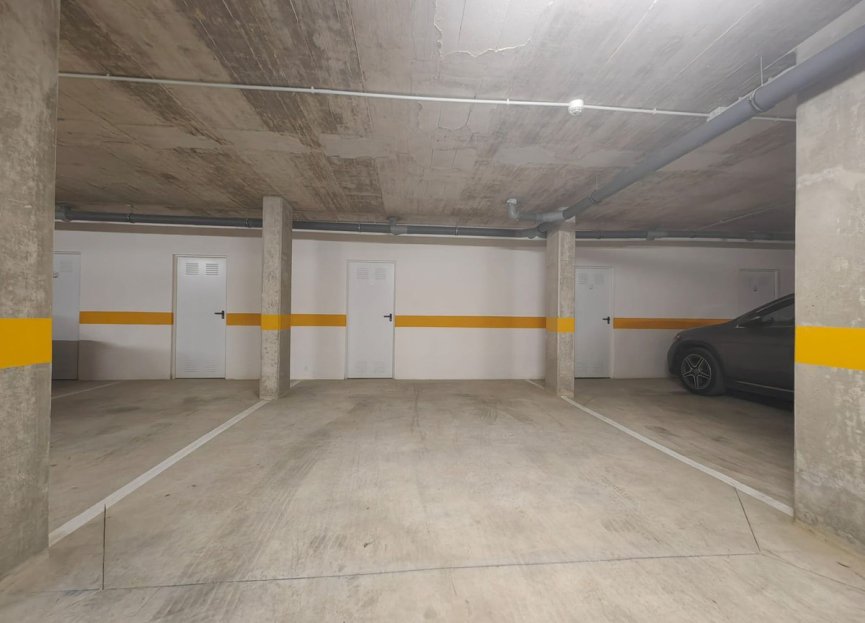 Resale - Apartment - Middle Floor Apartment - Estepona - Estepona Centro