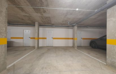 Resale - Apartment - Middle Floor Apartment - Estepona - Estepona Centro