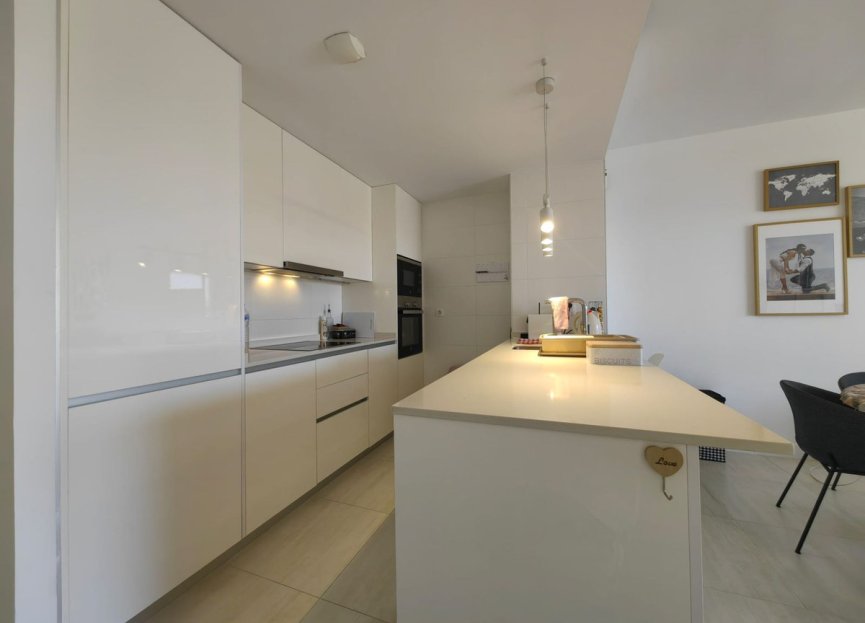 Resale - Apartment - Middle Floor Apartment - Estepona - Estepona Centro