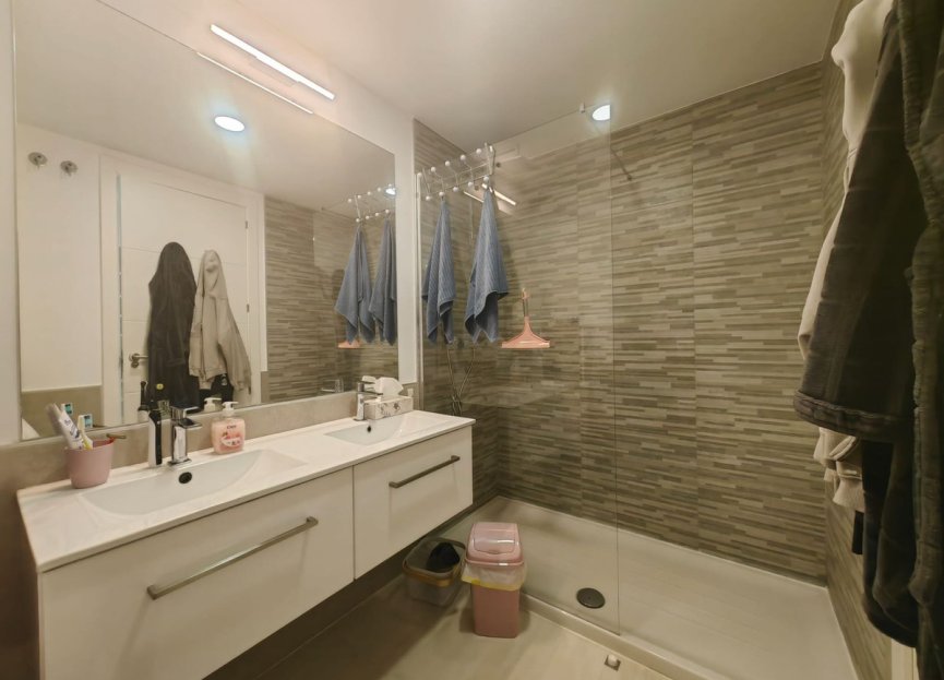 Resale - Apartment - Middle Floor Apartment - Estepona - Estepona Centro