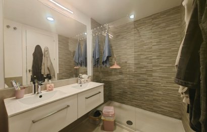 Resale - Apartment - Middle Floor Apartment - Estepona - Estepona Centro