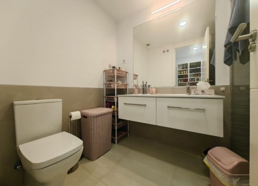 Resale - Apartment - Middle Floor Apartment - Estepona - Estepona Centro