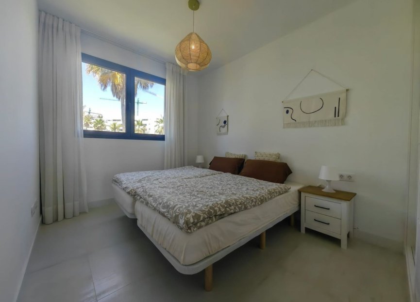 Resale - Apartment - Middle Floor Apartment - Estepona - Estepona Centro