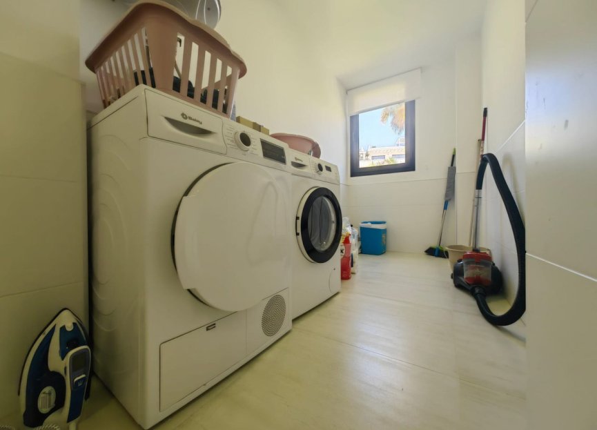 Resale - Apartment - Middle Floor Apartment - Estepona - Estepona Centro