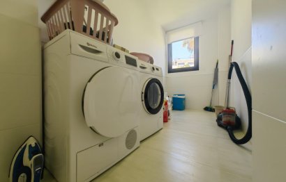 Resale - Apartment - Middle Floor Apartment - Estepona - Estepona Centro