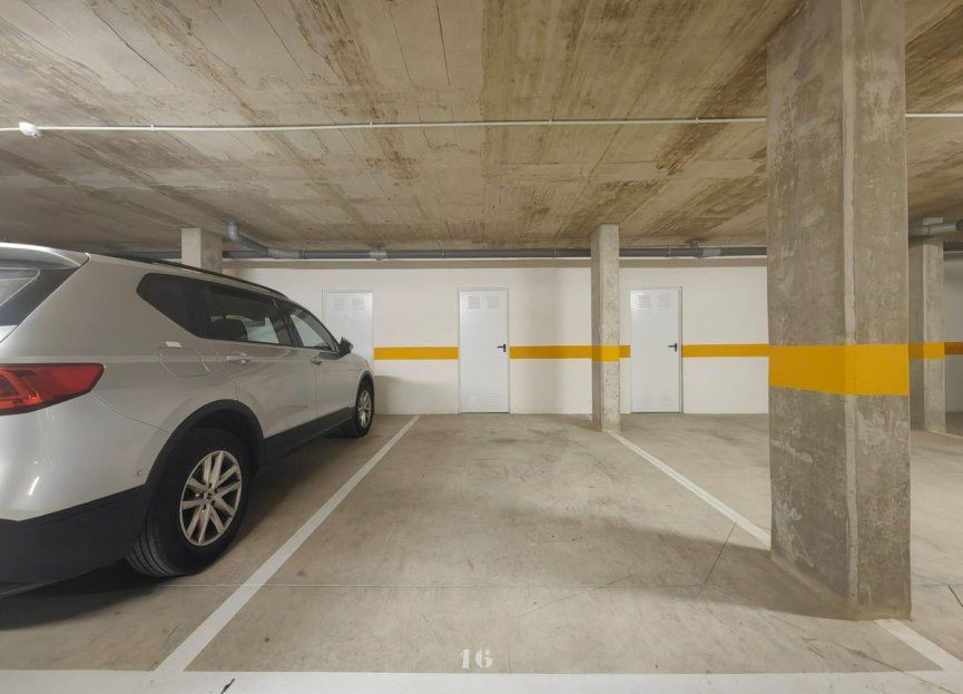 Resale - Apartment - Middle Floor Apartment - Estepona - Estepona Centro