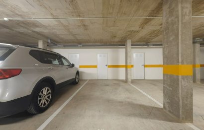 Resale - Apartment - Middle Floor Apartment - Estepona - Estepona Centro