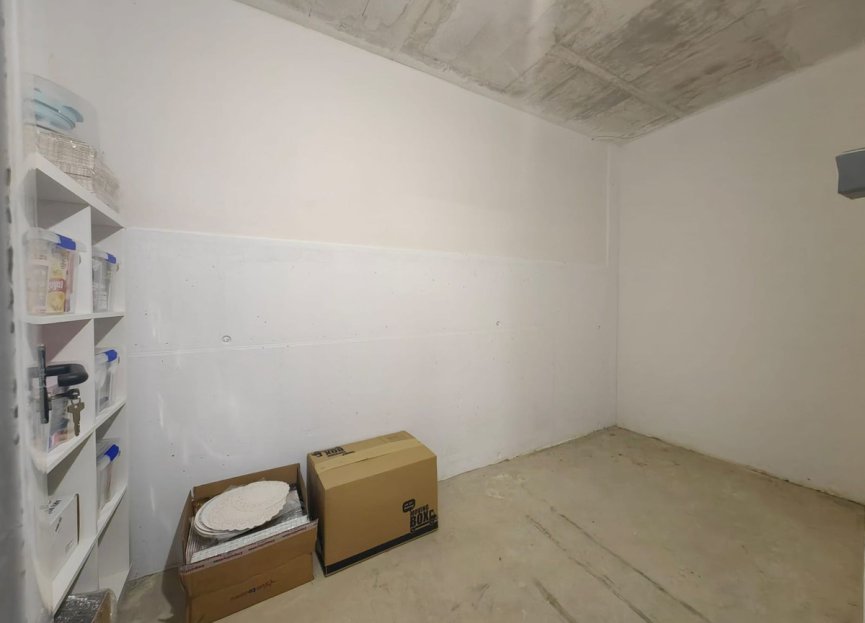 Resale - Apartment - Middle Floor Apartment - Estepona - Estepona Centro