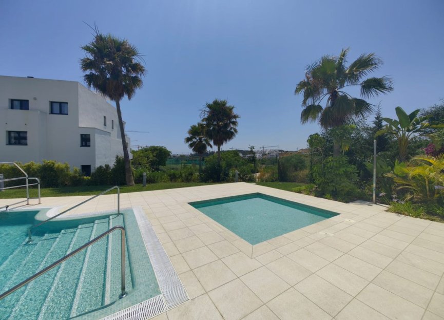 Resale - Apartment - Middle Floor Apartment - Estepona - Estepona Centro