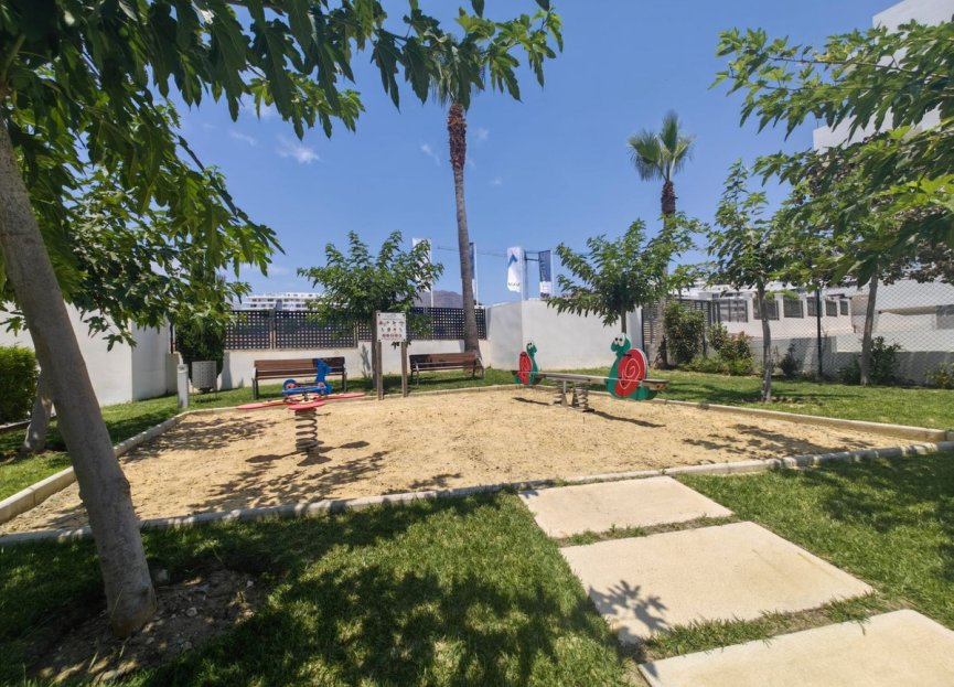 Resale - Apartment - Middle Floor Apartment - Estepona - Estepona Centro