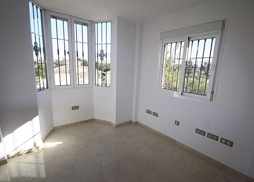 Resale - House - Detached Villa - Benalmádena - Benalmadena Centro