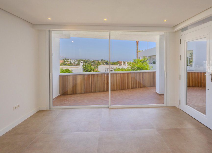 Resale - Apartment - Middle Floor Apartment - Marbella - Nueva Andalucia