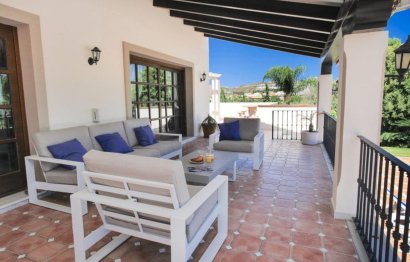 Resale - House - Detached Villa - Estepona - Cancelada