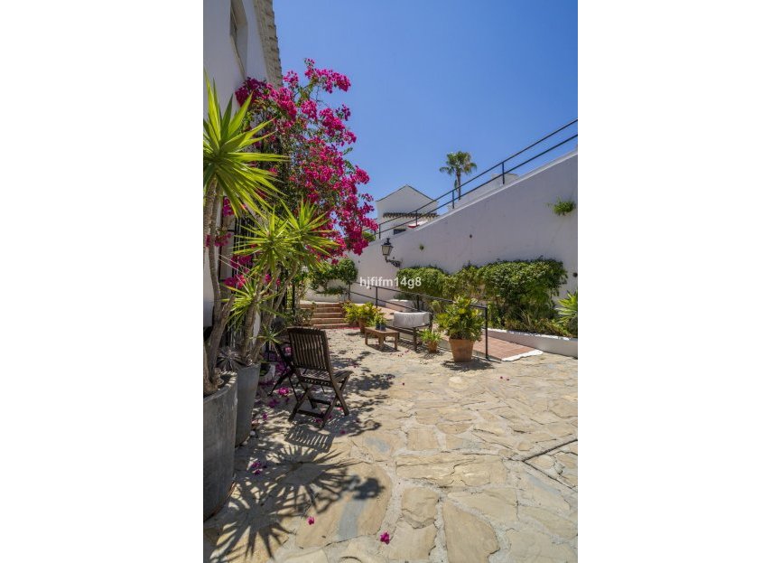 Resale - House - Townhouse - Marbella - Nueva Andalucia