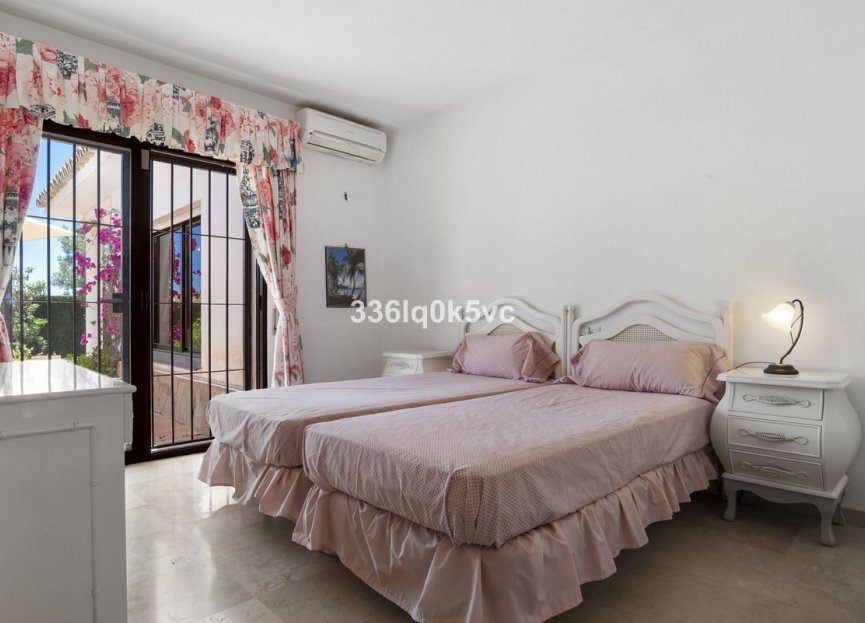 Resale - House - Detached Villa - Marbella - Las Chapas