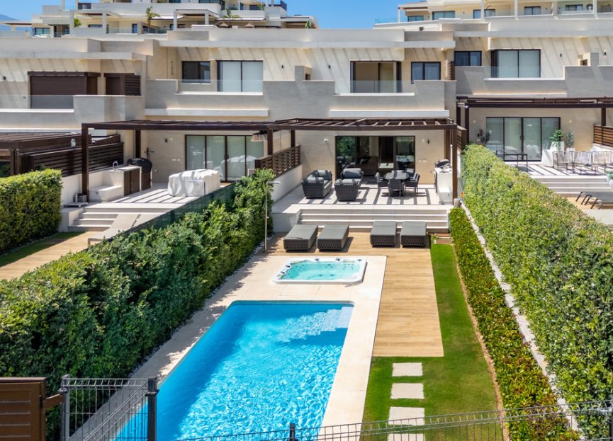 Resale - House - Townhouse - Estepona - Estepona Centro