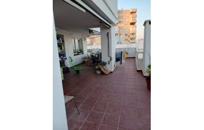 Resale - Apartment - Middle Floor Apartment - Estepona - Estepona Centro