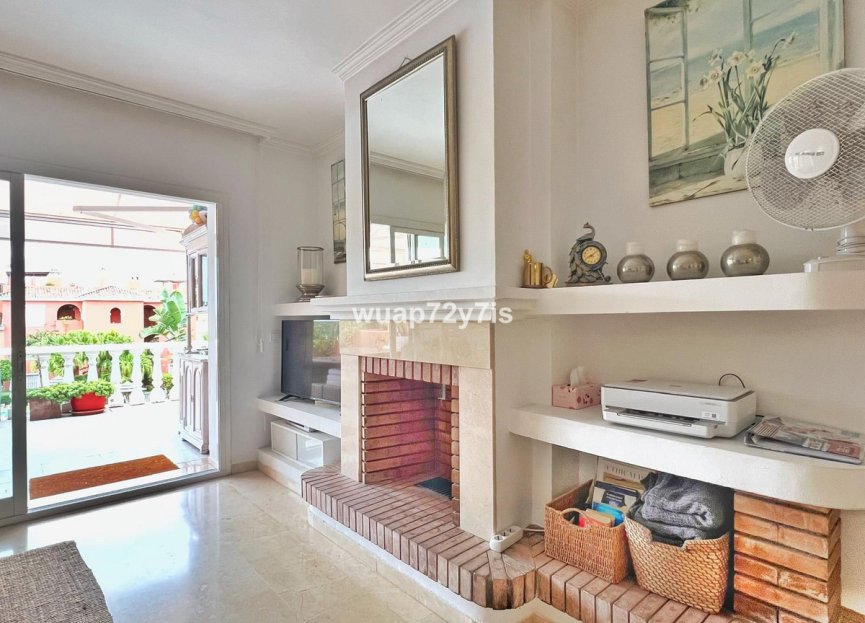 Resale - Apartment - Middle Floor Apartment - Estepona - Estepona Centro