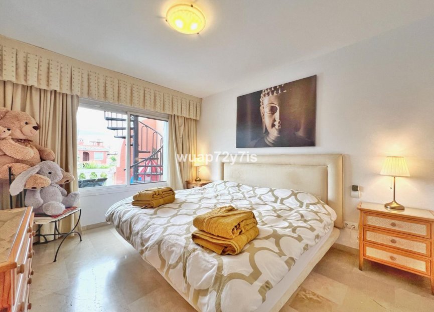 Resale - Apartment - Middle Floor Apartment - Estepona - Estepona Centro