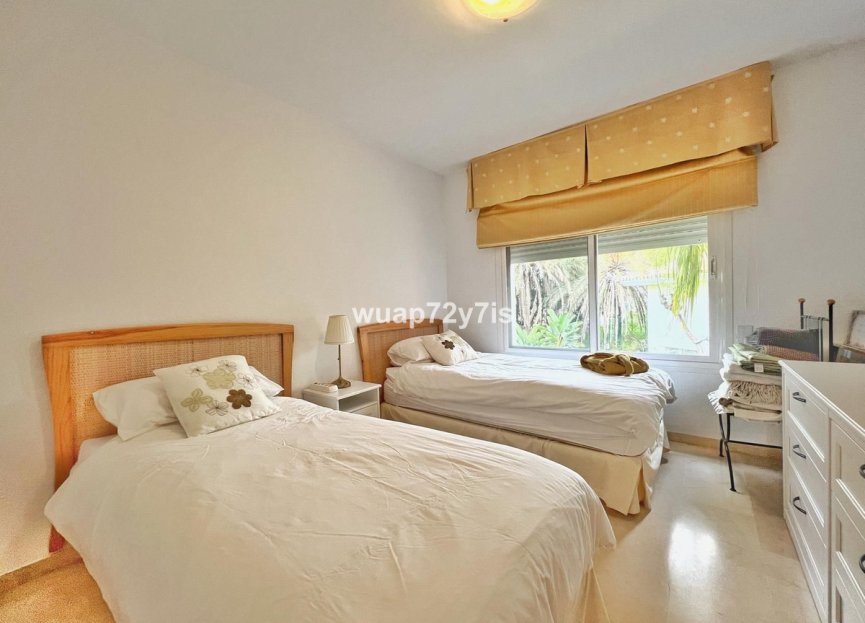 Resale - Apartment - Middle Floor Apartment - Estepona - Estepona Centro