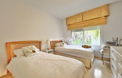 Resale - Apartment - Middle Floor Apartment - Estepona - Estepona Centro