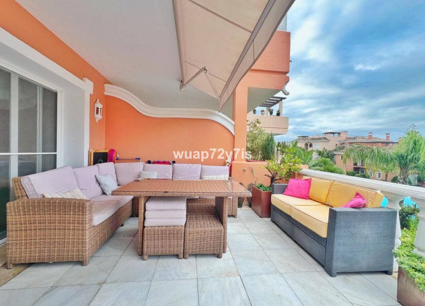 Resale - Apartment - Middle Floor Apartment - Estepona - Estepona Centro